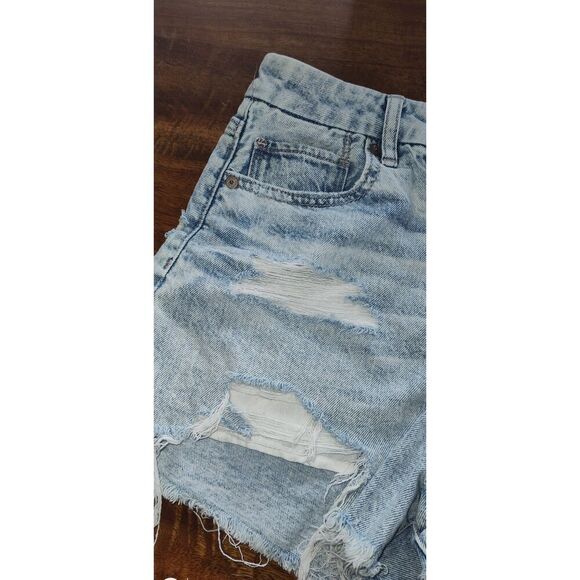 American Eagle Strigid jean shorts frayed distressed Size 4 light wash asymmetri - Picture 3 of 16